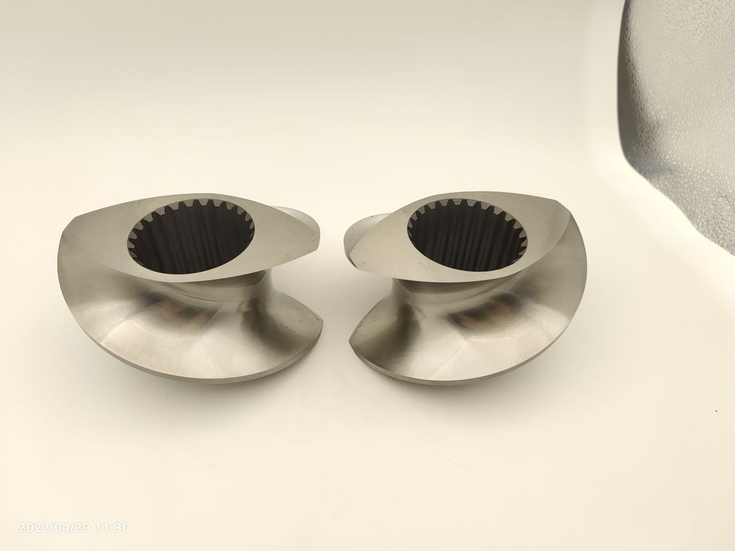 0.05mm 허용 CTE95 맞춤형 재료의 쌍 나사 추출 기계의 나사 부품